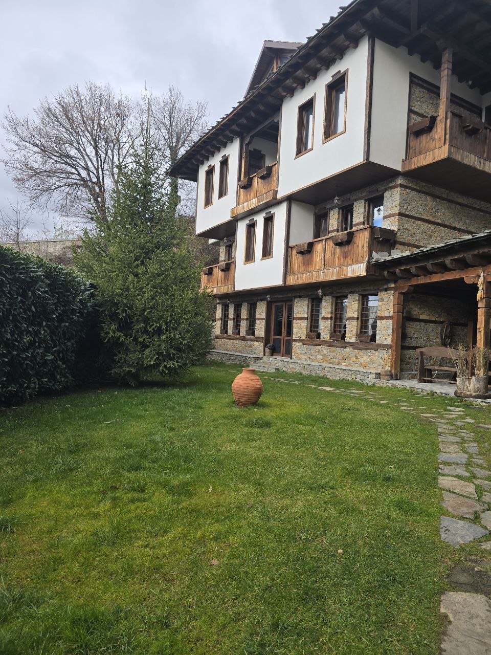 Trail signpost pointing to St. George chapel and Kovachevitsa village